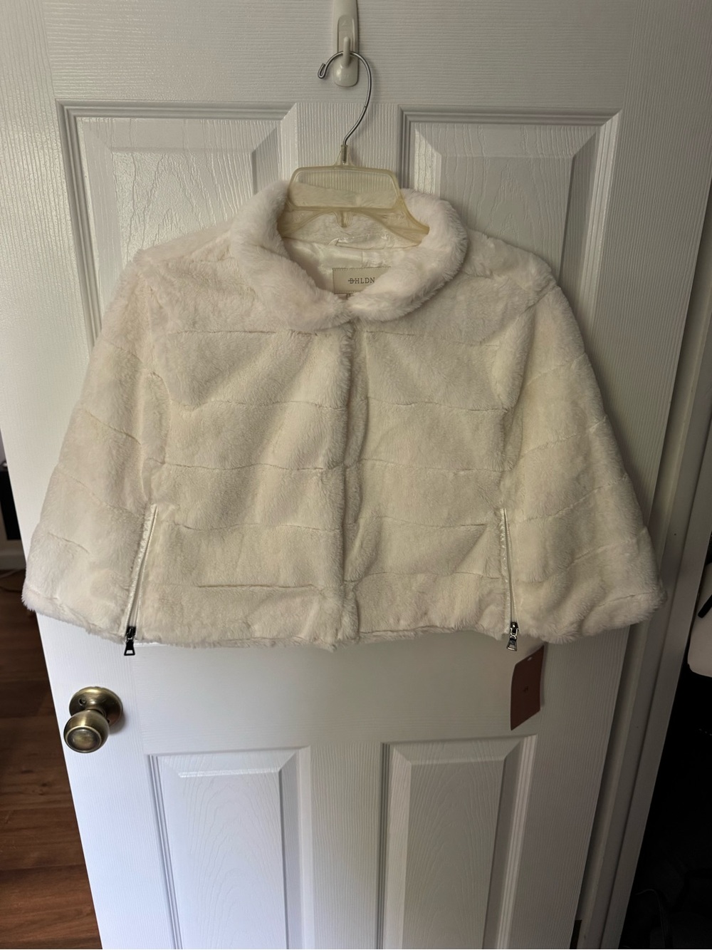Women’s faux fur cape